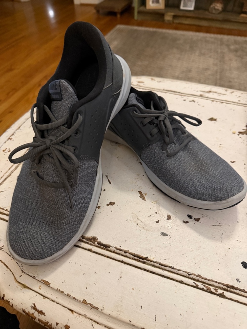 NIKEFLEX Men's Gray Knit Athletic Sneakers